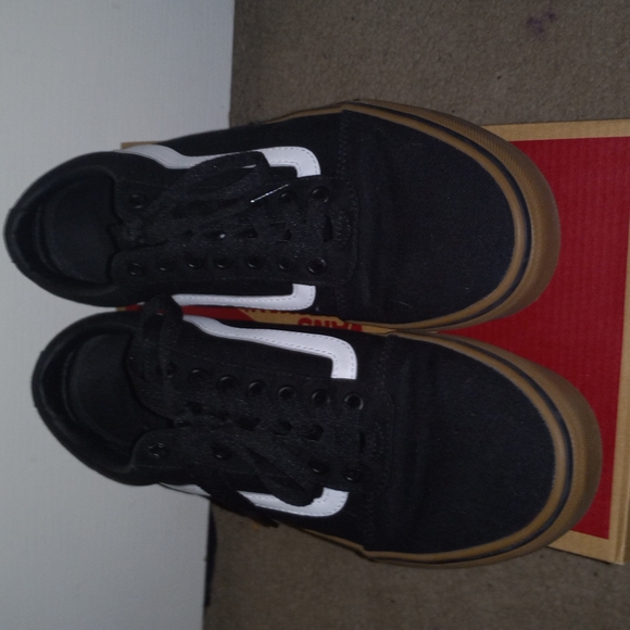 (Canvas) Black/Gum Vans - Picture 2 of 4